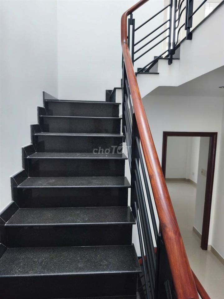 BÁN NHÀ MẶT TIỀN CÓ MẶT BẰNG KINH DOANH