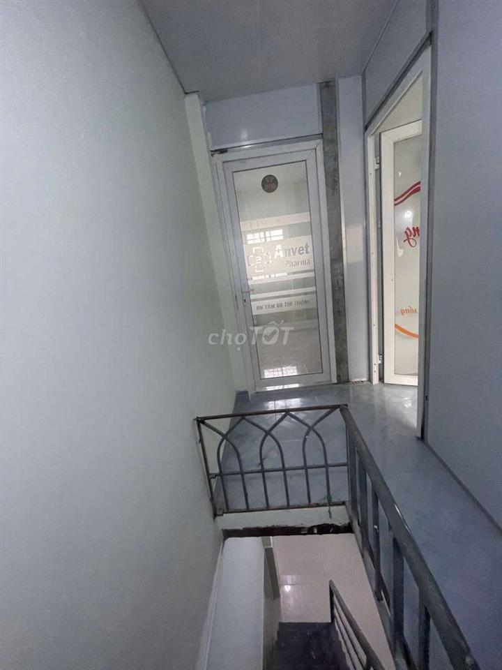 Cho thuê nhà 2 phòng ngủ gần ngã tư Ga