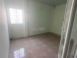 Cho thuê nhà 2 phòng ngủ gần ngã tư Ga