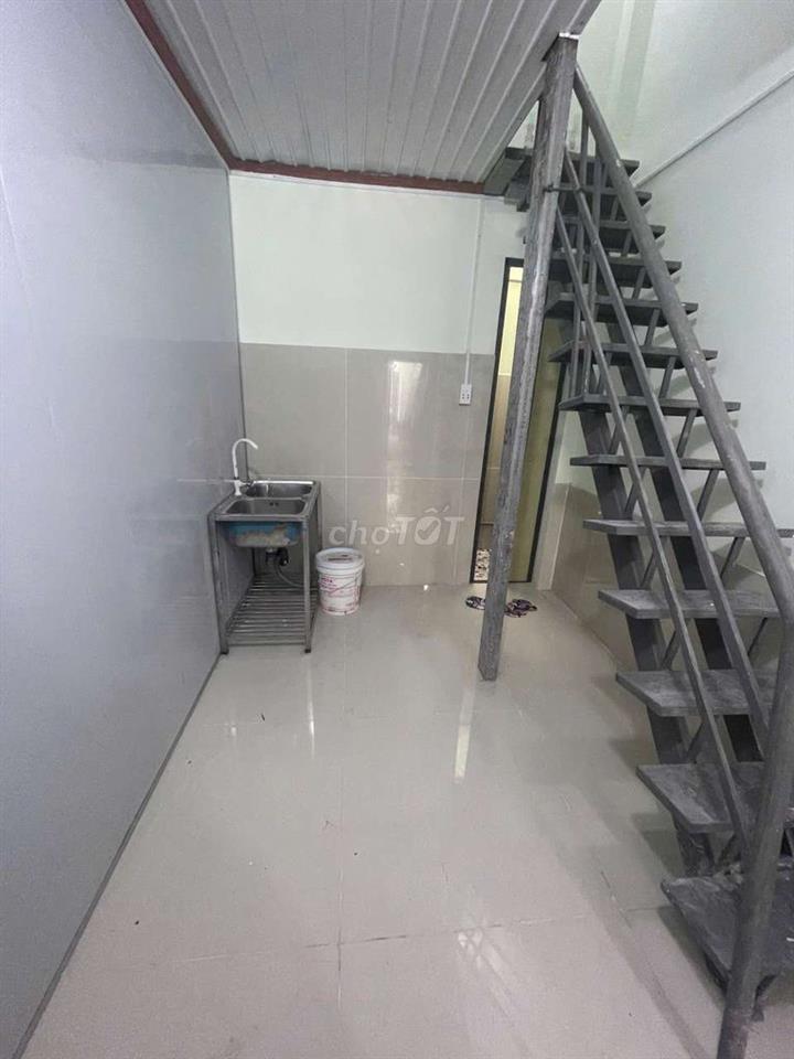 Cho thuê nhà 2 phòng ngủ gần ngã tư Ga