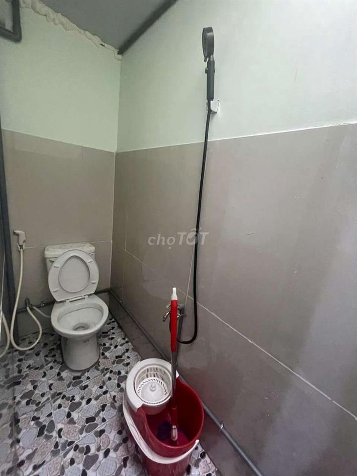 Cho thuê nhà 2 phòng ngủ gần ngã tư Ga