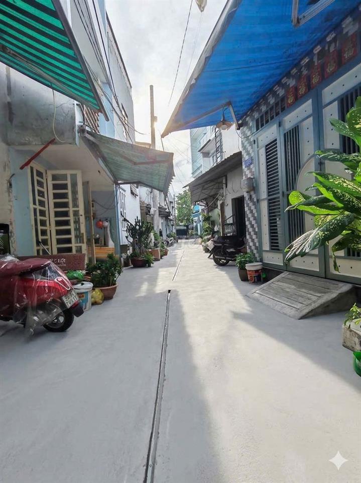 Bán nhà hẻm xe hơi 1 trệt 2 Lầu. Sân thượng giá chỉ 4.15 tỷ