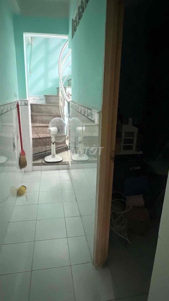 Cần bán căn nhà cấp 4 , gần bến xe An Sương - đường đông lân 3