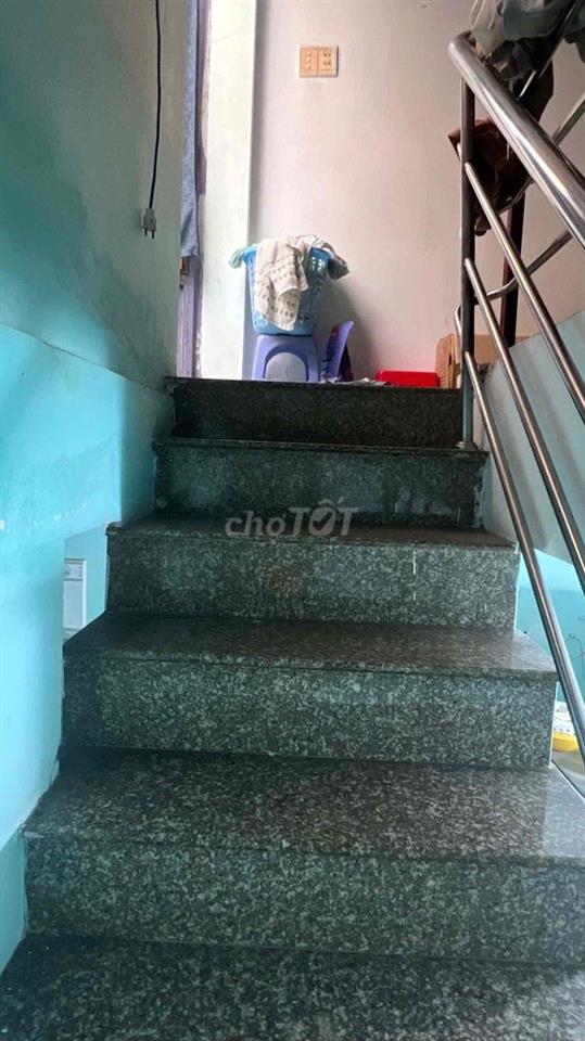 Cần bán căn nhà cấp 4 , gần bến xe An Sương - đường đông lân 3