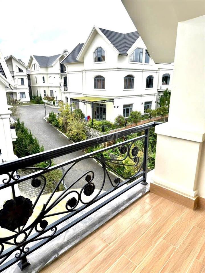 CHO THUÊ VILLA 10 PHÒNG NGỦ CÓ SÂN RỘNG ĐƯỜNG MĂNG LIN GIÁ 30