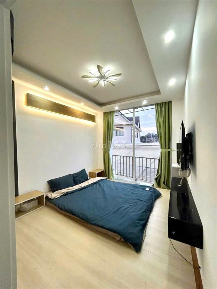 CHO THUÊ NHÀ NGUYÊN CĂN 3 PHÒNG NGỦ CÓ SÂN THƯỢNG FULL NỘI THẤT PHƯỜNG