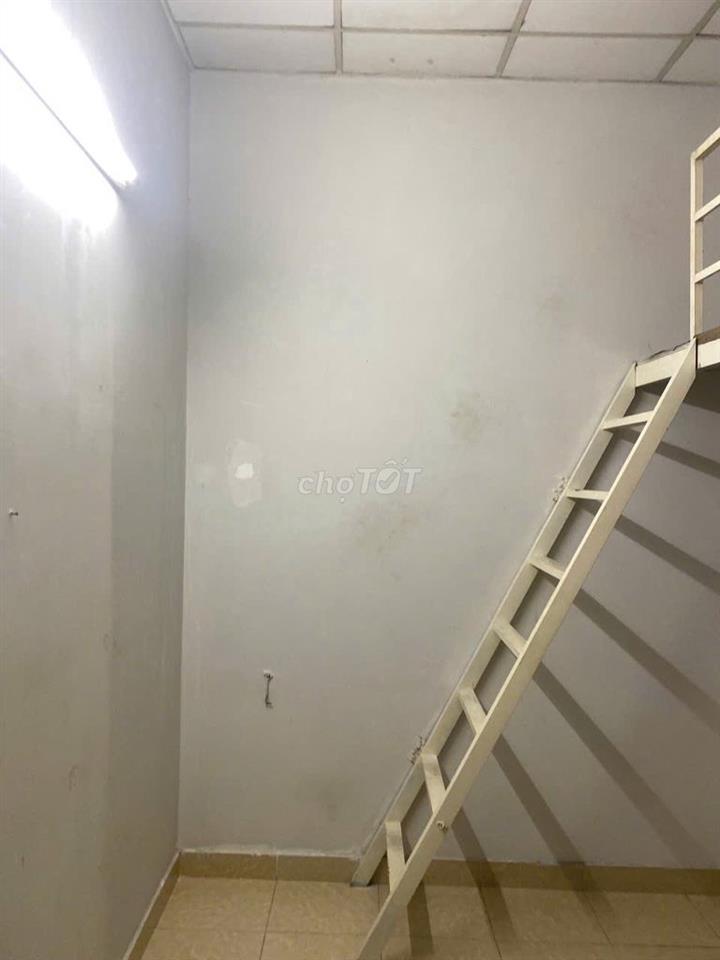 Phòng sạch sẽ, yên tĩnh, có lối đi riêng, gần siêu thị và trường học