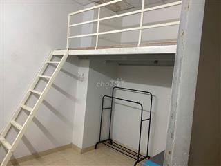 Phòng sạch sẽ, yên tĩnh, có lối đi riêng, gần siêu thị và trường học