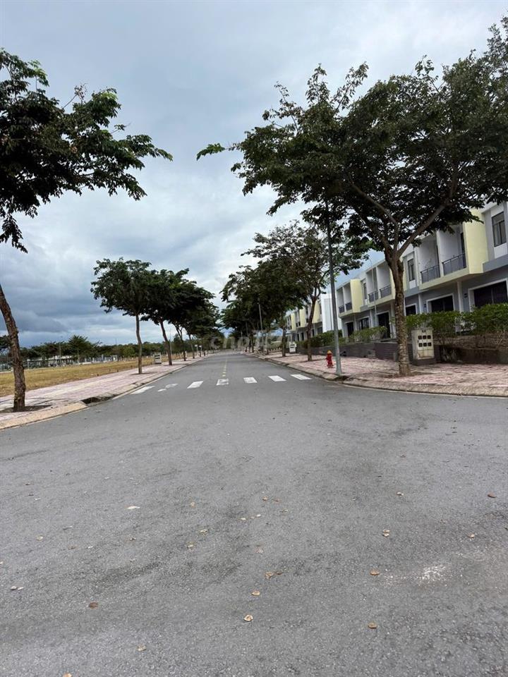 Bán 8166mm2 có sẵn 280m2 thổ cư. Ngay kcn Nam Hà,Đức Linh. Bình Thuận