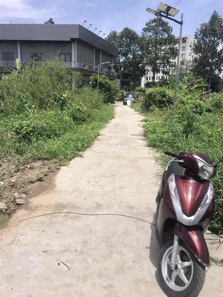 Nền Gần Đền Hùng Cách Mặt Tiền Võ Văn Kiệt 20M
