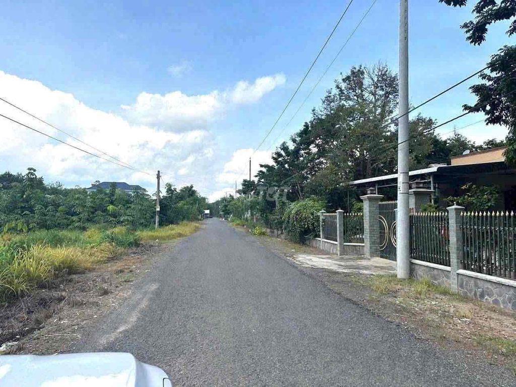 ĐẤT ĐƯỜNG NHỰA