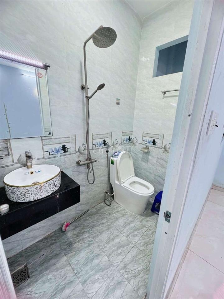 Nhà đẹp BHHB, Bình Tân. 5x12, 4 tầng.  5PN, 6WC. Giá:  12 triệu.