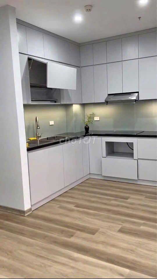 Cho thuê C/c Sky Center, căn 2PN giá 13tr5/th. Đ/c: 16 Phổ Quang