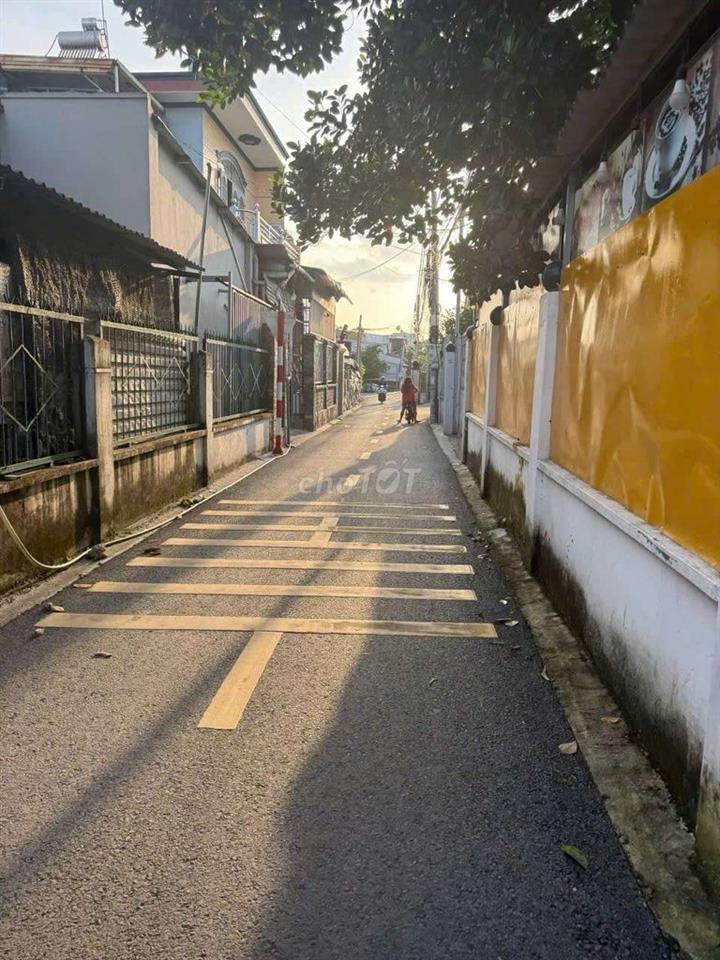 Cần bán đất dĩ an đối diện ubnd Đông Hoà cũ