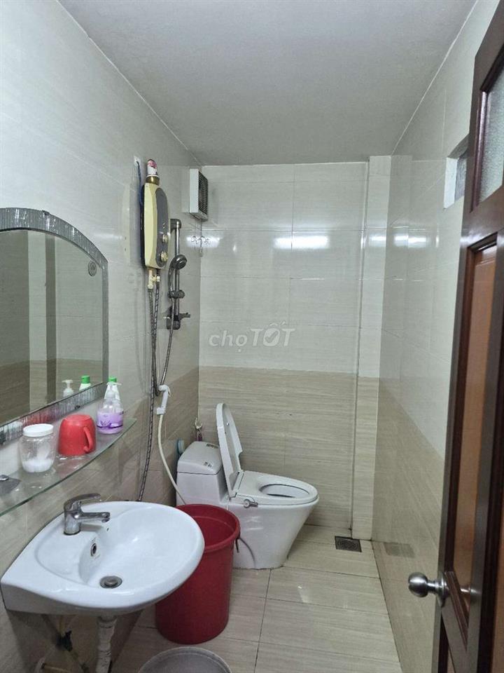 cần cho thuê nhà mặt tiền 320 p5 q8