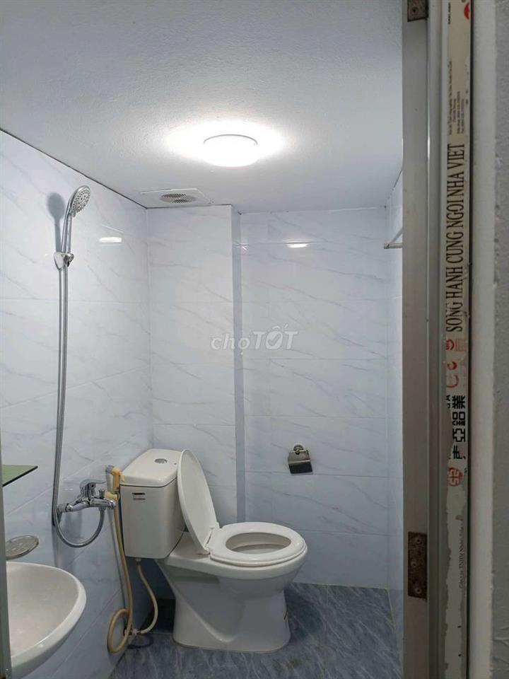 nhà cho thuê ở ghép gần trường đại học mỏ ,AOF