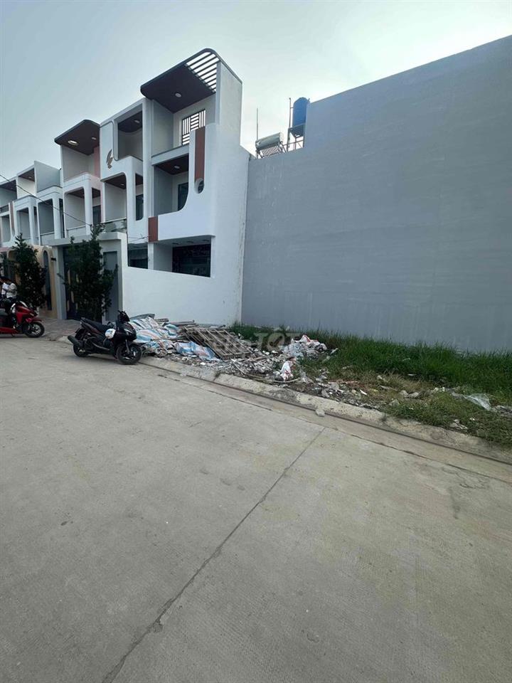 cần bán gấp lô góc 2 mặt tiền full thổ cư