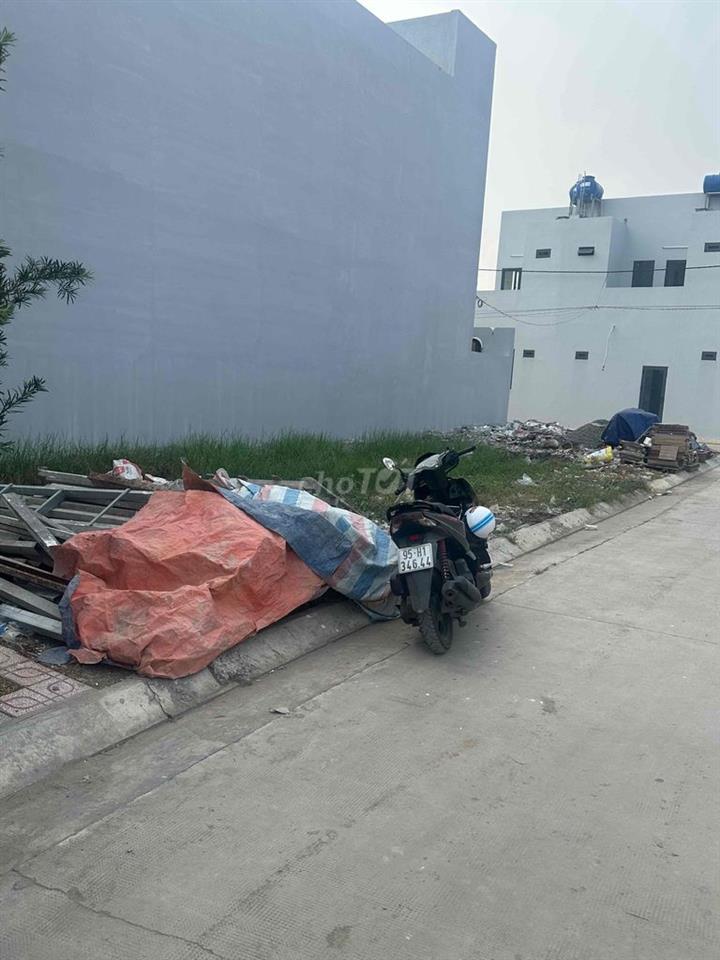 cần bán gấp lô góc 2 mặt tiền full thổ cư