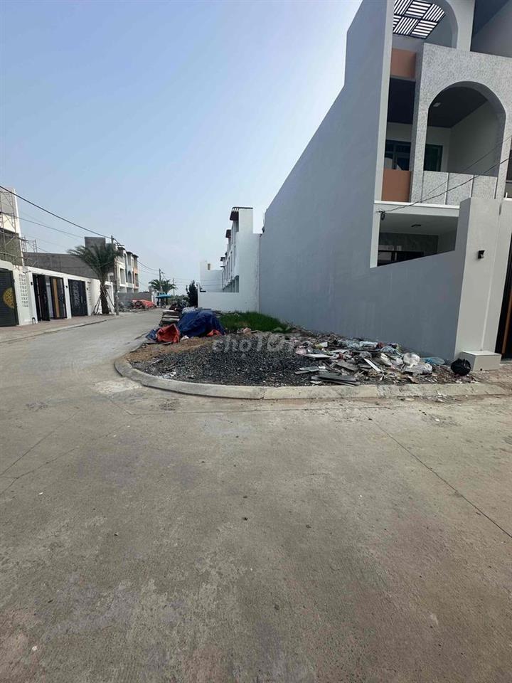 cần bán gấp lô góc 2 mặt tiền full thổ cư