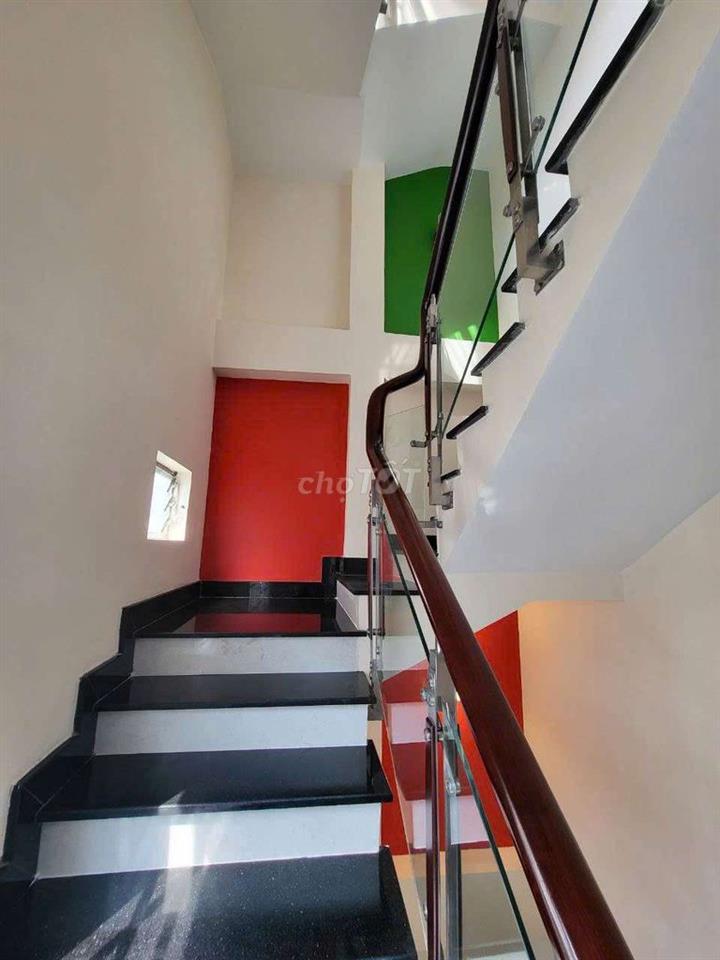 Cho thuê nguyên căn Mặt tiền Hoàng Sa, 40m2 x 4 tầng, lửng