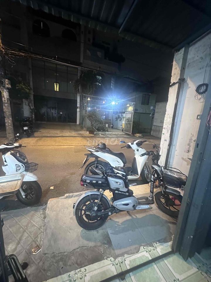 cần sang nhượng lại mặt bằng kinh doanh đc,gần trường học,gần chợ..