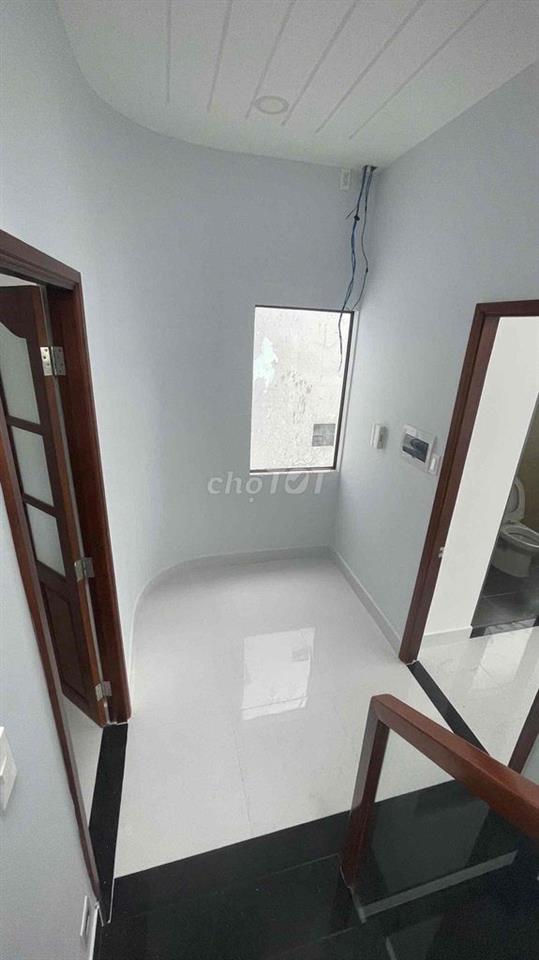 Bán mặt tiền Thạch Lam 8m x18m, hướng Nam