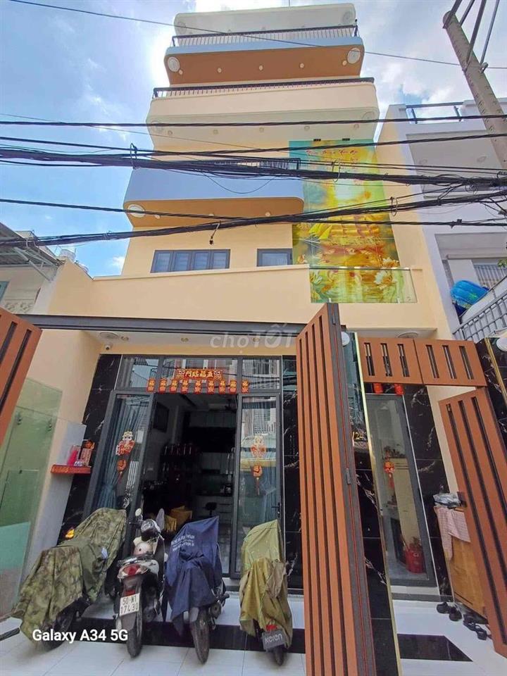 Cho thuê Phòng ban cong rộng lớn