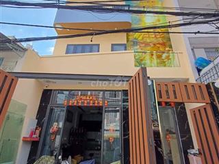 Cho thuê Phòng ban cong rộng lớn