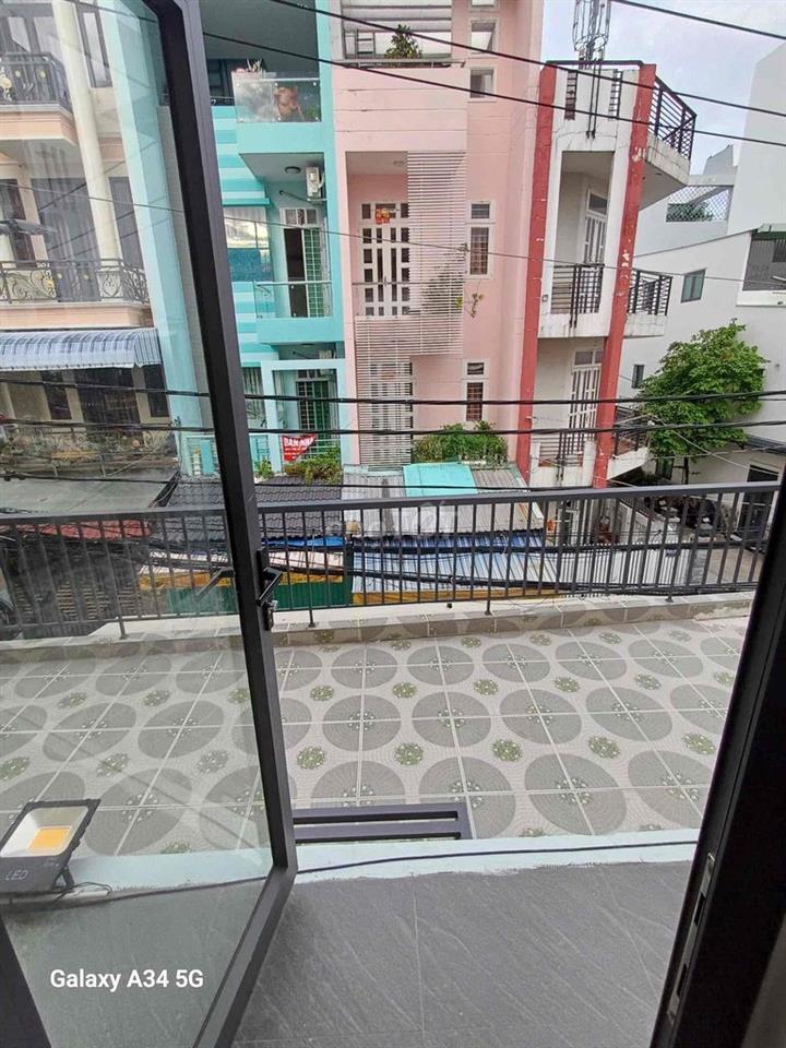Cho thuê Phòng ban cong rộng lớn