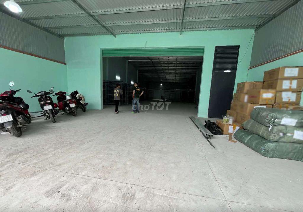 KHÔNG MÔI GIỚI - KHO 360m2 ở Bà Điểm đường đi rộng