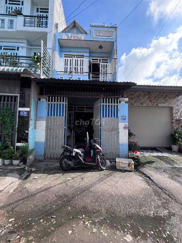 Nhà bán chính chủ, kế chợ đầu mối hóc môn