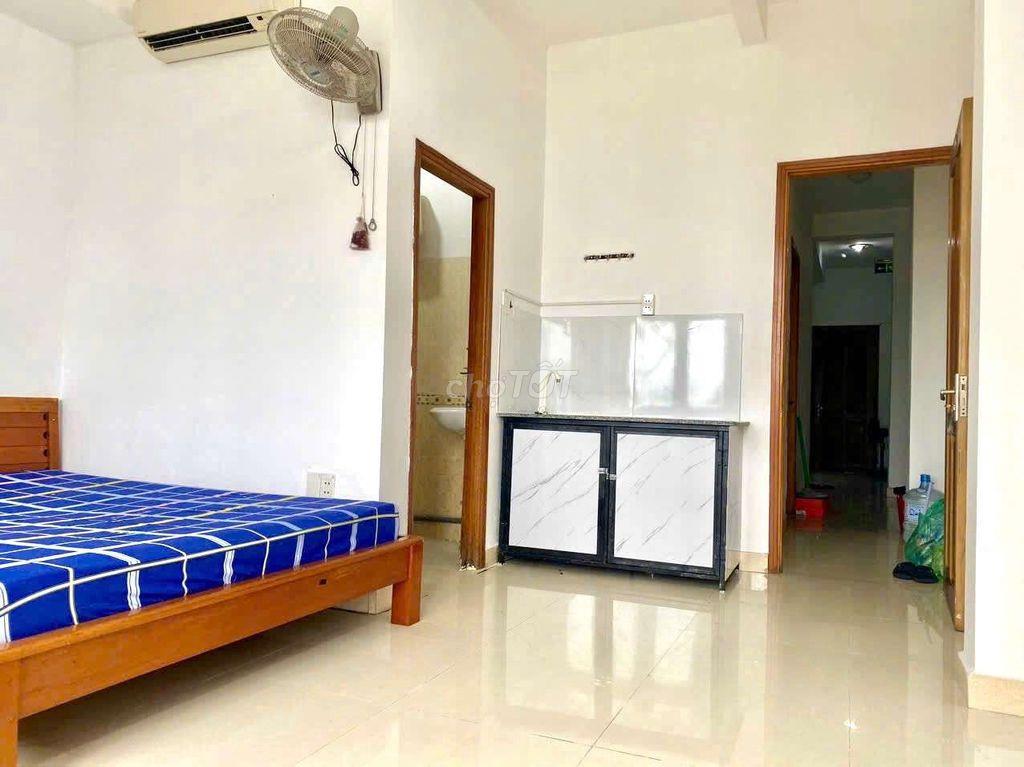 Căn Hộ Ban Công Gần Hồ Tùng Mậu