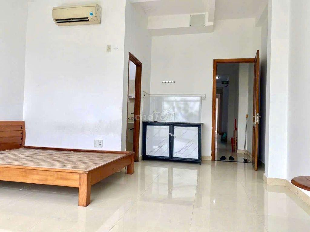 Căn Hộ Ban Công Gần Hồ Tùng Mậu