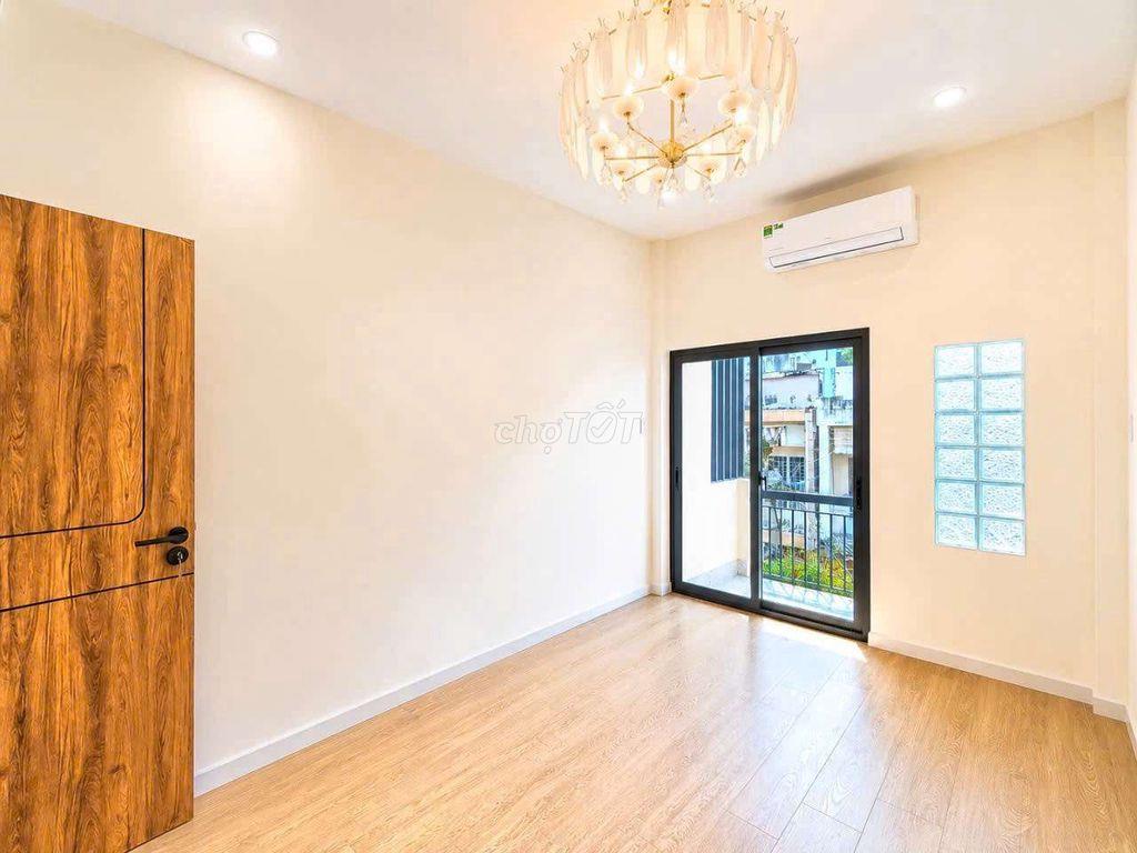 Nhà hẻm 4m, sát chợ Nguyễn Đình Chiểu-Phan Xích Long
