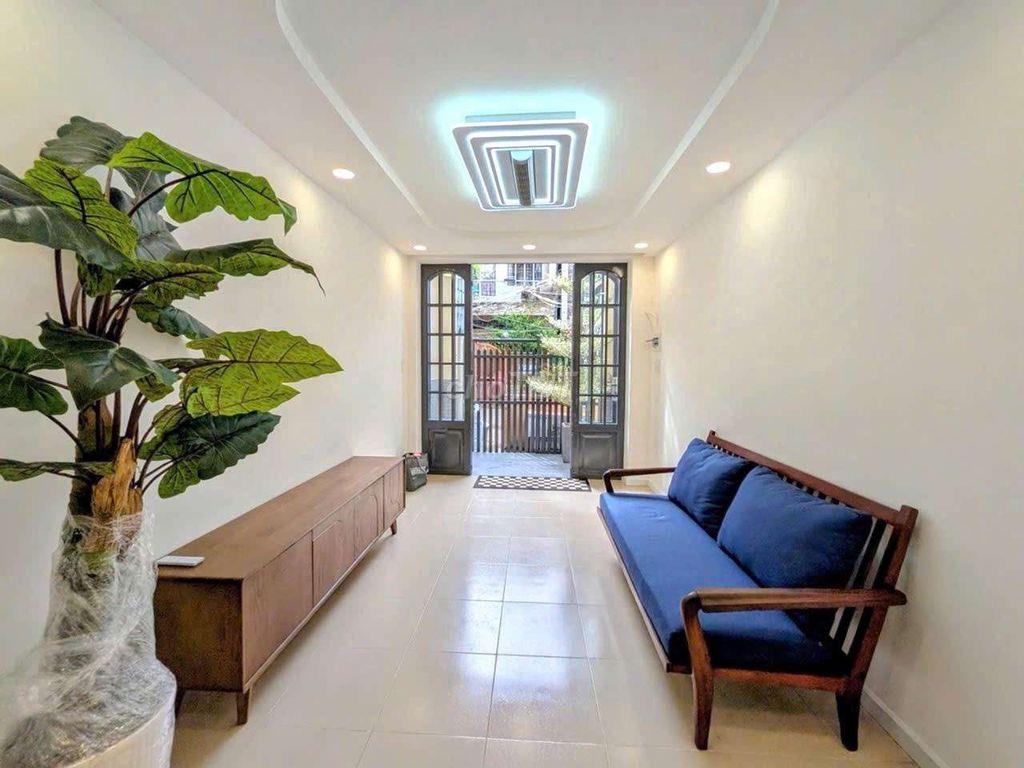 Nhà hẻm 4m, sát chợ Nguyễn Đình Chiểu-Phan Xích Long