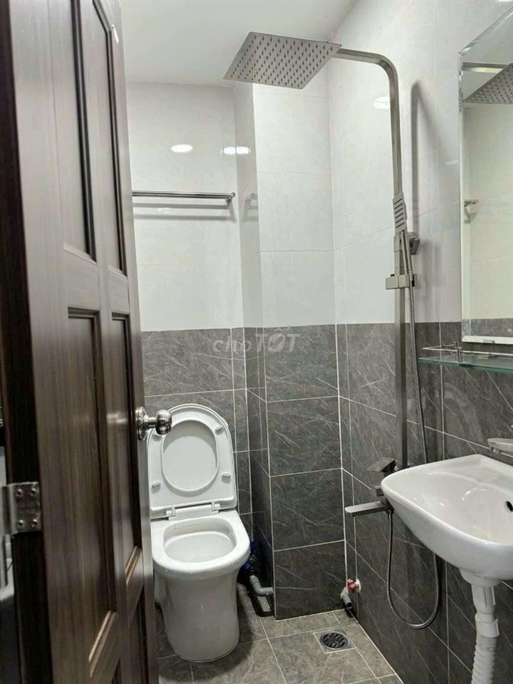 Hoàng Sa Tân Định - Nhà mới,có kết cấu,ngang 5m- giá 4.9 tỷ