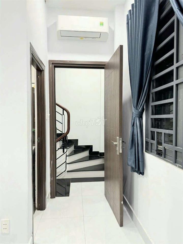 Hoàng Sa Tân Định - Nhà mới,có kết cấu,ngang 5m- giá 4.9 tỷ
