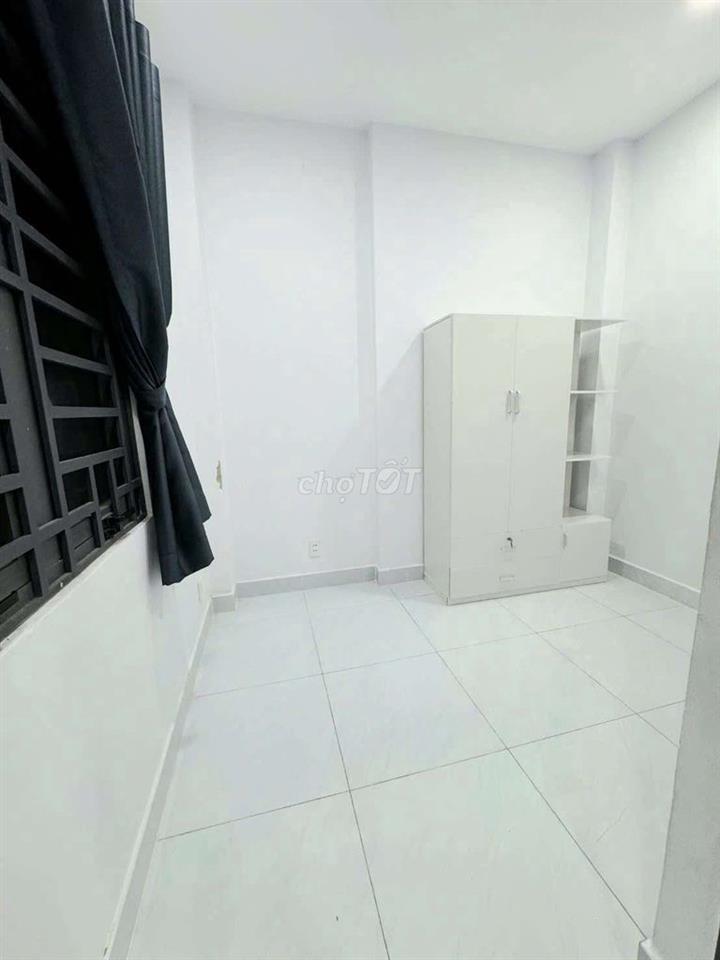 Hoàng Sa Tân Định - Nhà mới,có kết cấu,ngang 5m- giá 4.9 tỷ