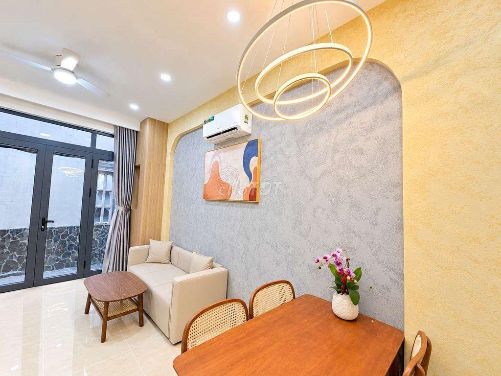 Nhà sát chợ Thị Nghè, mới xây đã hoàn công.