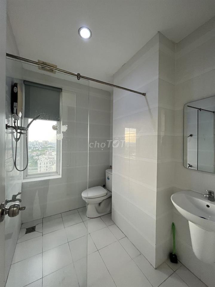 Chính chủ cho thuê căn hộ 138m2 3pn 3wc tầng cao view thoáng giá tốt