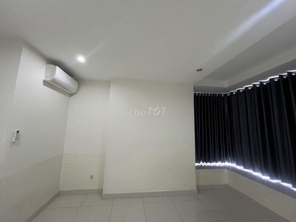 Chính chủ cho thuê căn hộ 138m2 3pn 3wc tầng cao view thoáng giá tốt