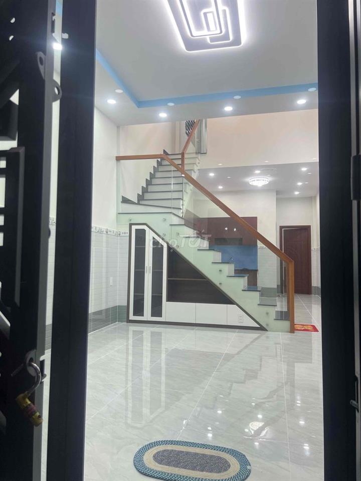 Nhà hẻm xe hơi 1 trệt 1 lầu 3 phòng ngủ 2 To let