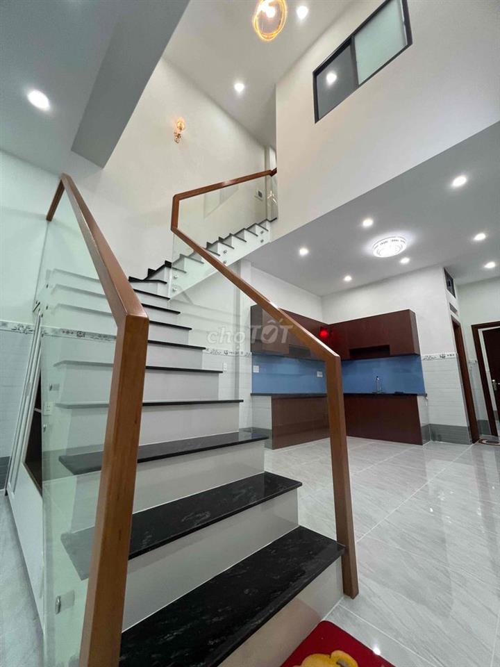 Nhà hẻm xe hơi 1 trệt 1 lầu 3 phòng ngủ 2 To let
