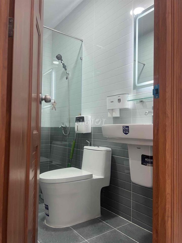 Nhà hẻm xe hơi 1 trệt 1 lầu 3 phòng ngủ 2 To let