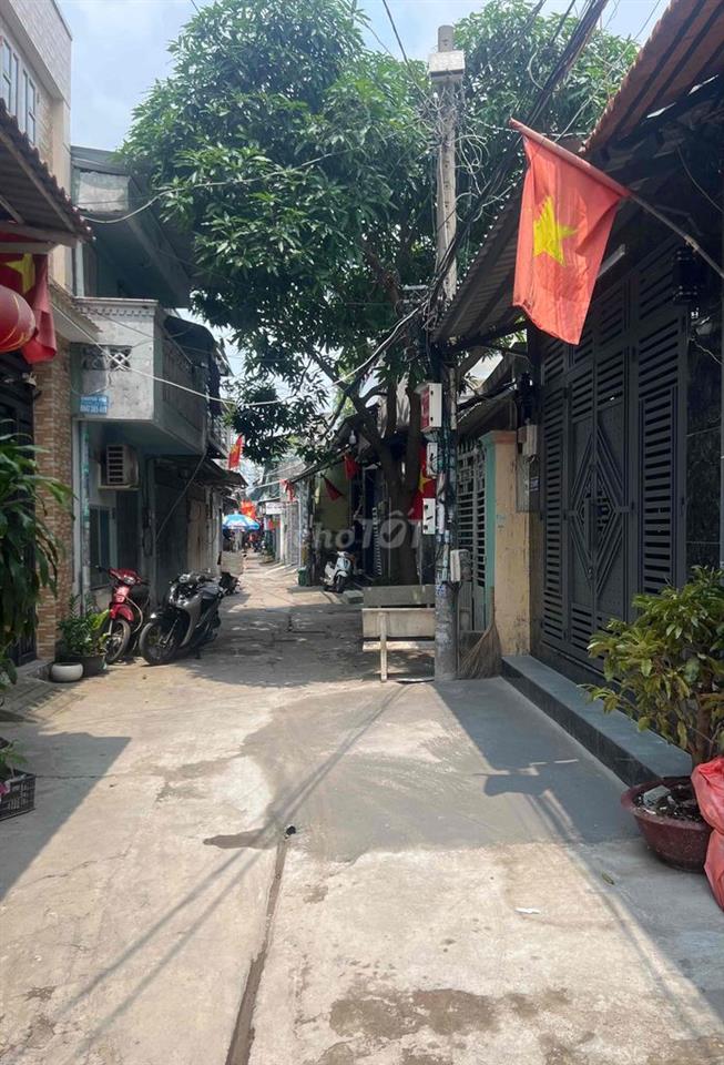 Nhà hẻm xe hơi 1 trệt 1 lầu 3 phòng ngủ 2 To let