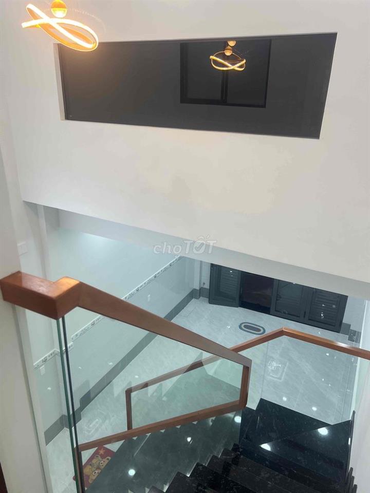 Nhà hẻm xe hơi 1 trệt 1 lầu 3 phòng ngủ 2 To let