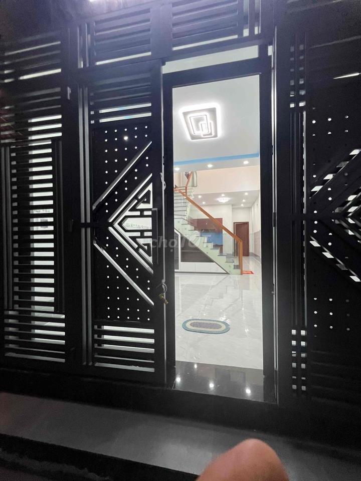 Nhà hẻm xe hơi 1 trệt 1 lầu 3 phòng ngủ 2 To let