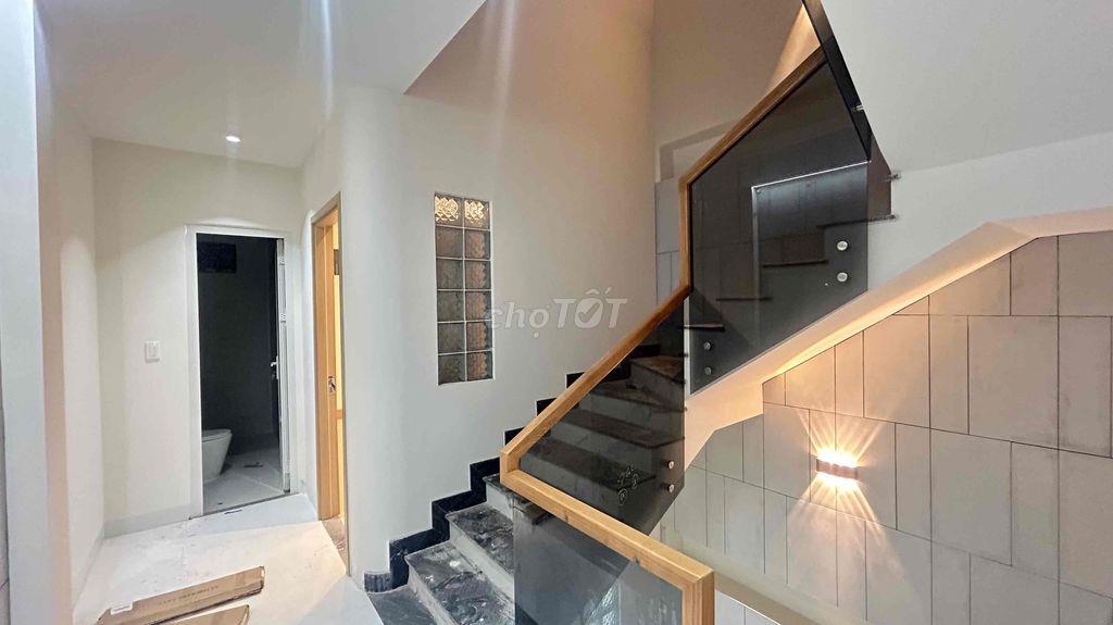 Nhà mới Lê Văn Quới, cao cấp