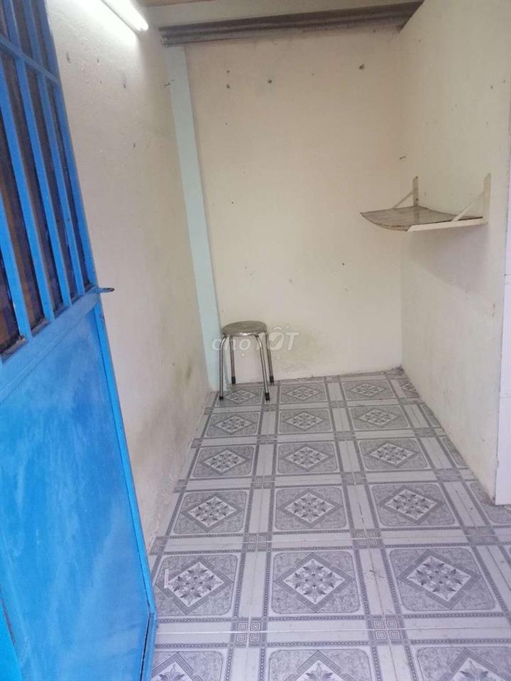 phòng trống tại ngã tư bốn xã, trên cao, thuận tiện di chuyển