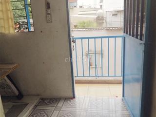 phòng trống tại ngã tư bốn xã, trên cao, thuận tiện di chuyển
